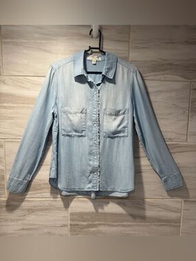 Cloth & Stone Light Wash Denim Button-Up Shirt Size Medium